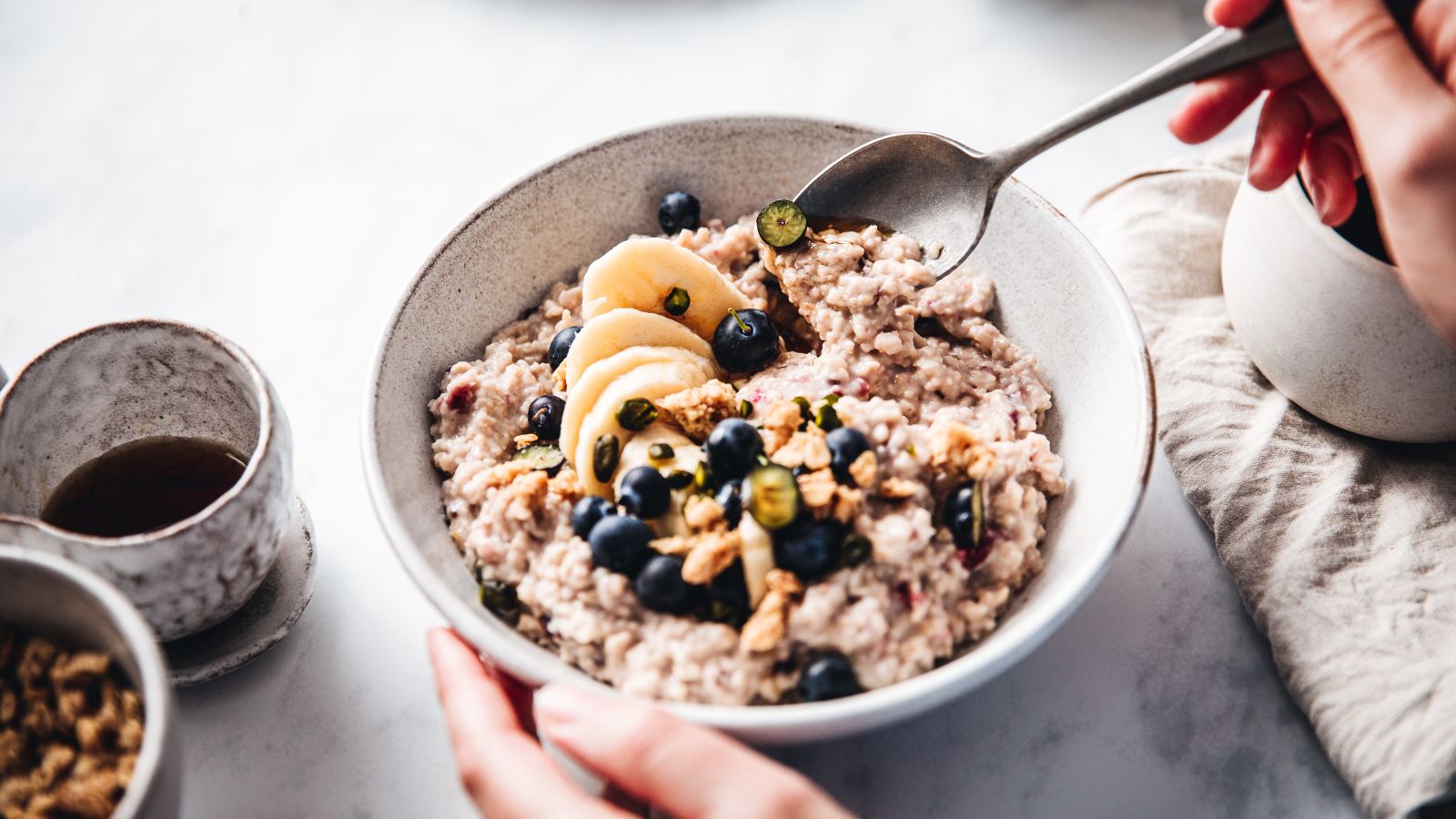 Why Oatmeal Should Be Your Breakfast Staple