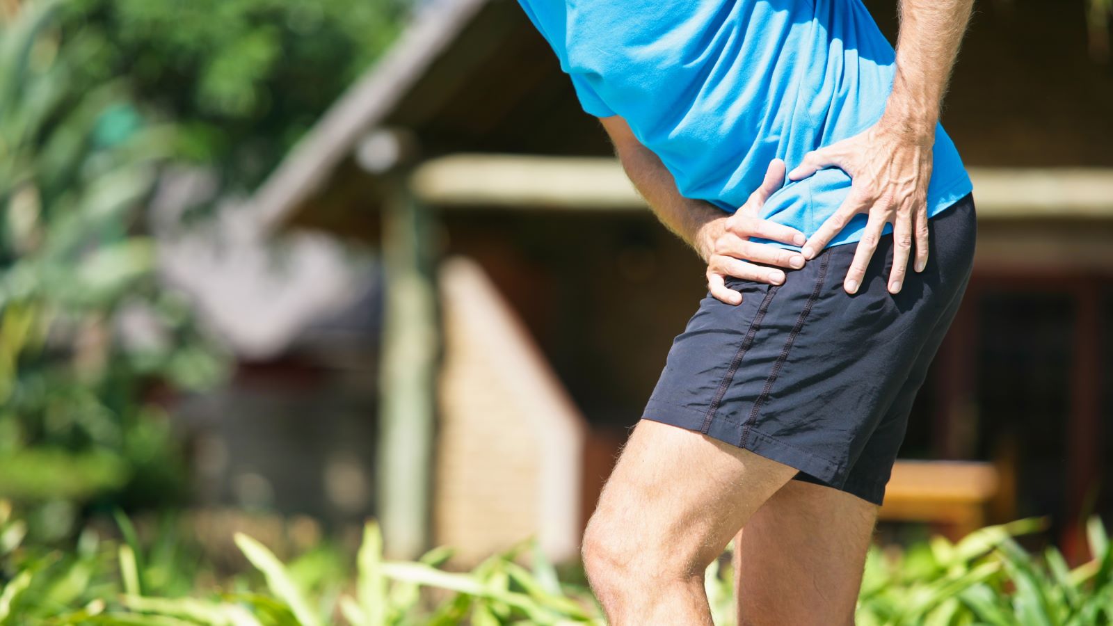Wondering what the signs are that you need a hip replacement? According to one expert, it starts with this checklist.