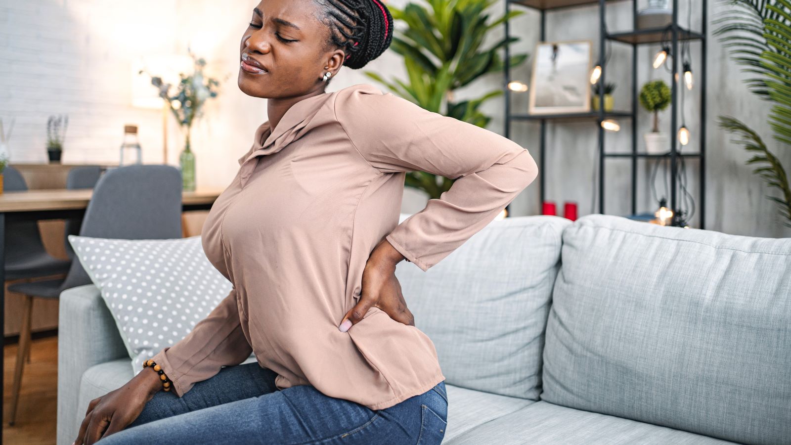 How do you know when it's time to see a doctor for your back pain? We asked an expert for the four surefire signs.