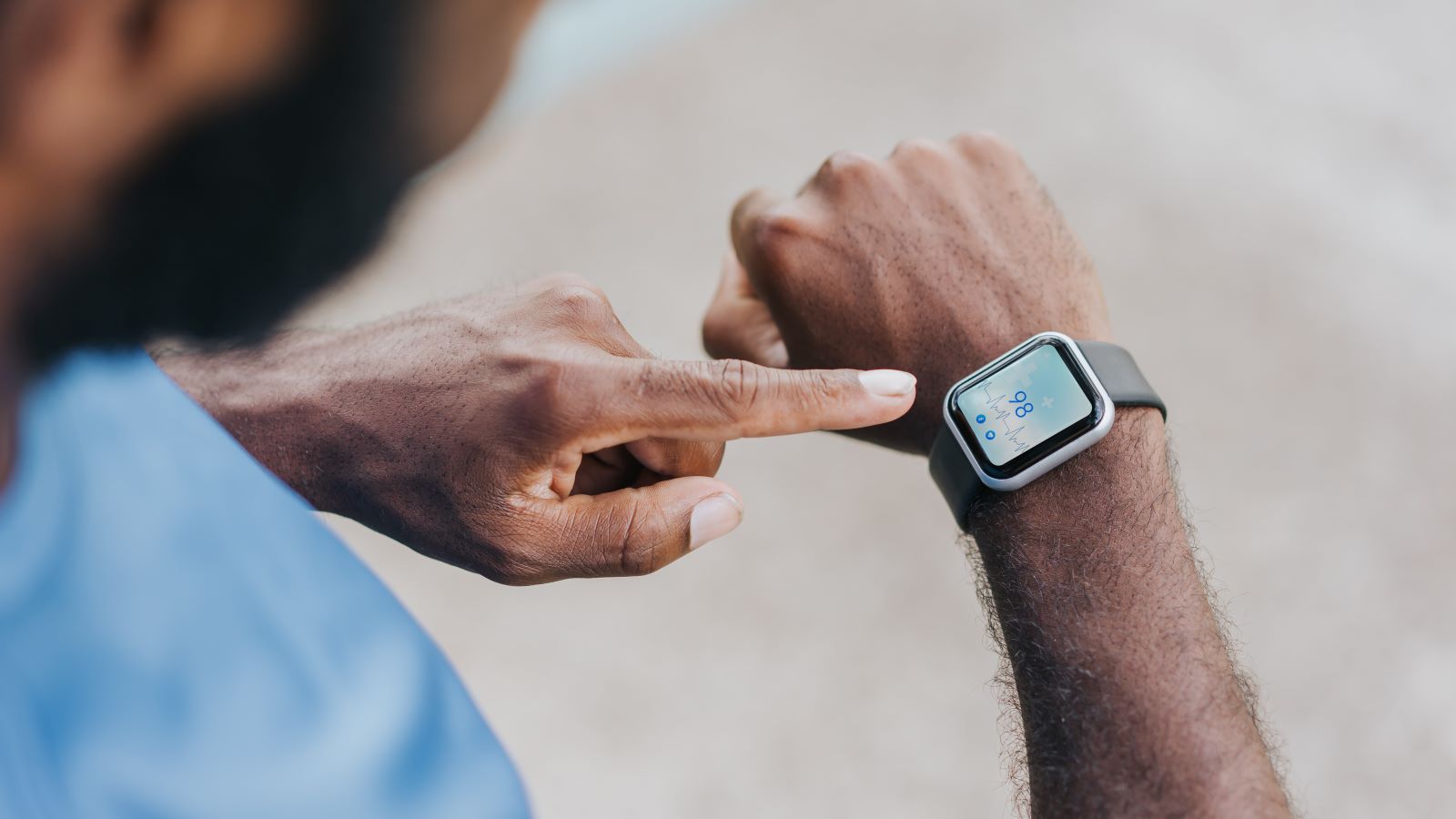 We asked an expert if a smartwatch or ring that measures your blood sugar level are worth your time. Here's what she had to say.