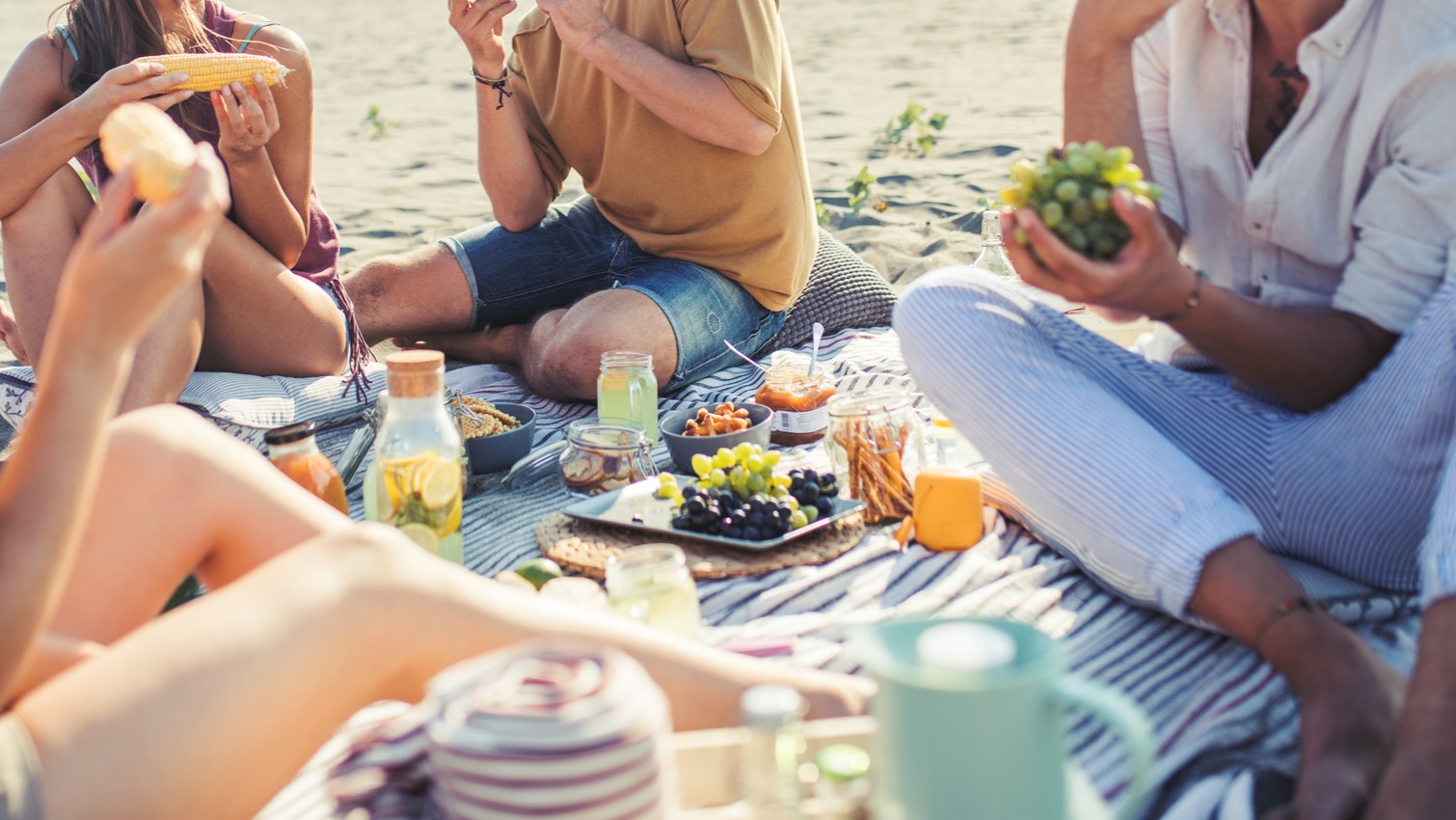 6 Healthy Foods to Bring to the Beach