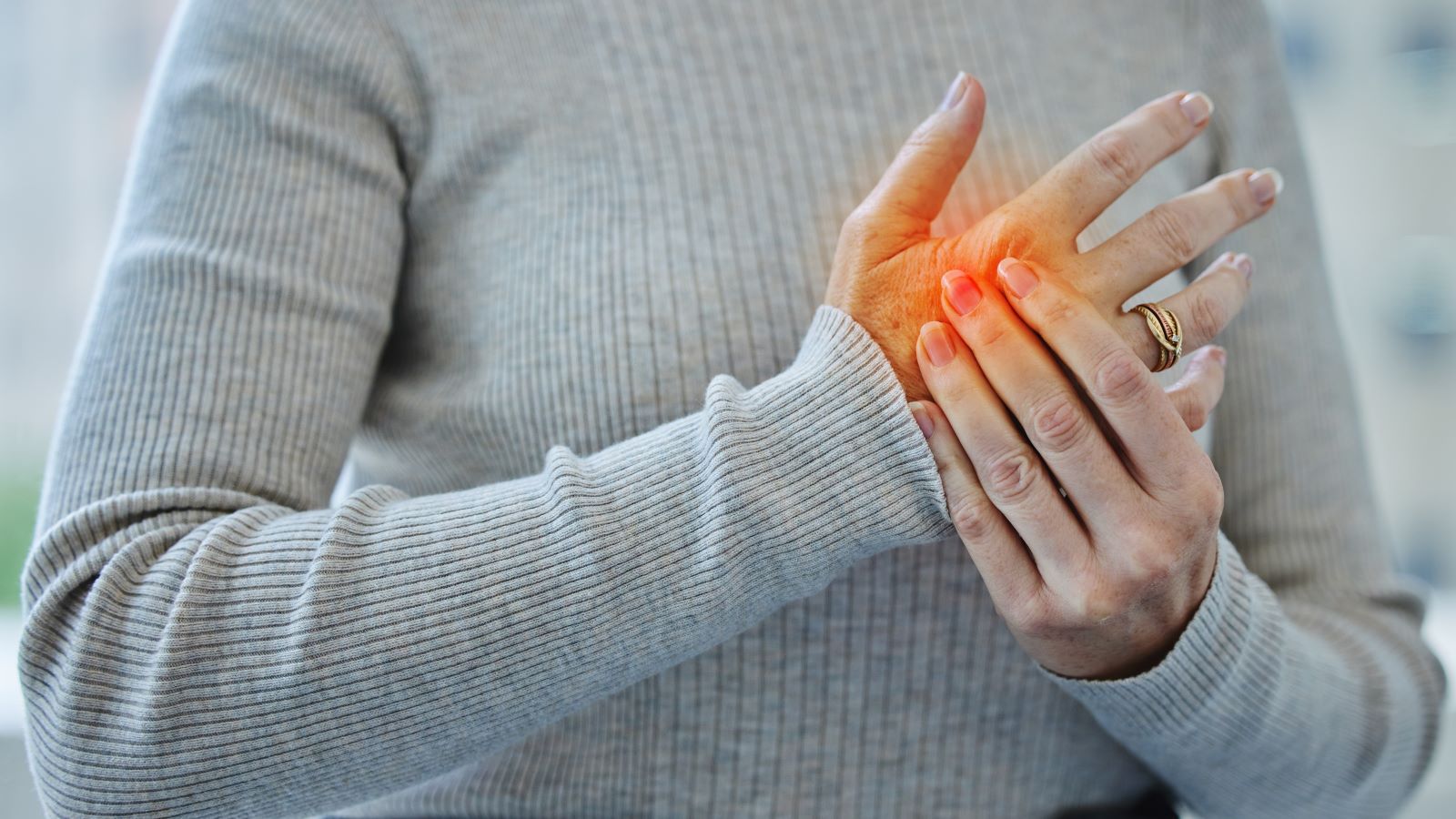 Joint pain and hand arthritis feel similar, but is arthritis really the cause of your hand pain? We asked an expert.