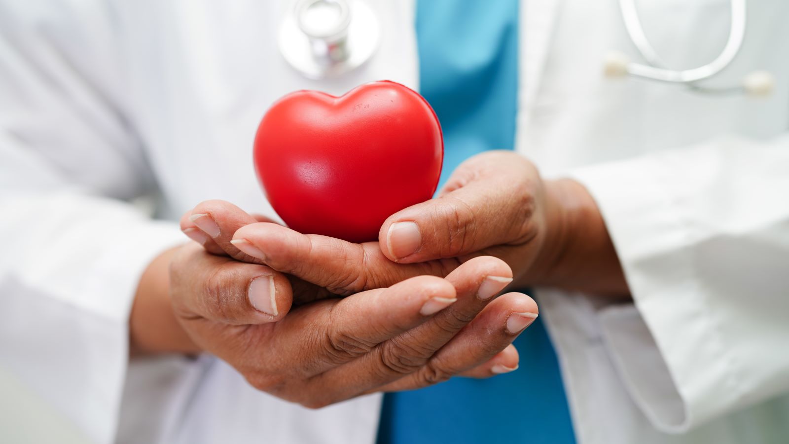 When it comes to assessing how healthy your heart is, there are some signs that can help you gauge how your cardiovascular system is doing.