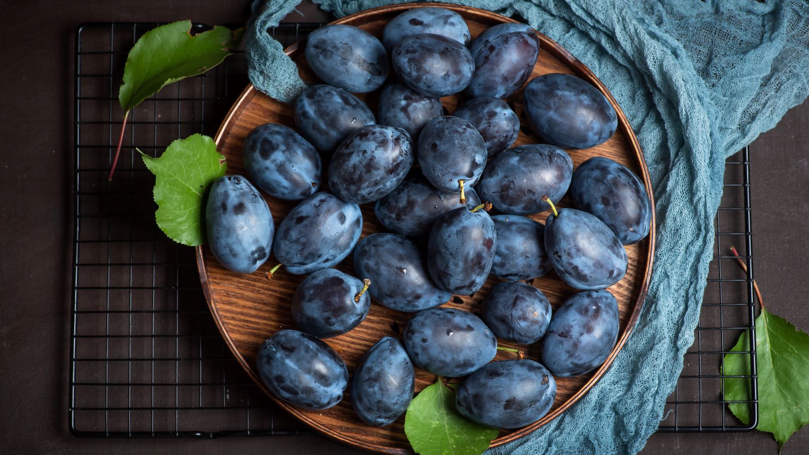 4 Reasons to Eat More Plums