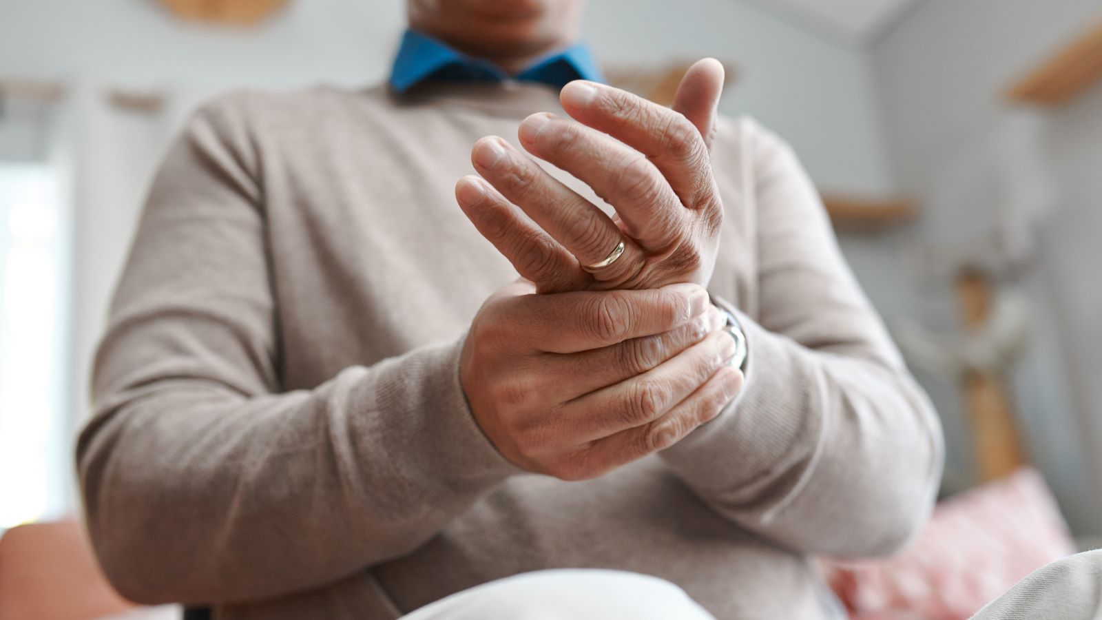 Why Do My Hands Hurt? 7 Signs Your Joint Pain Is Arthritis