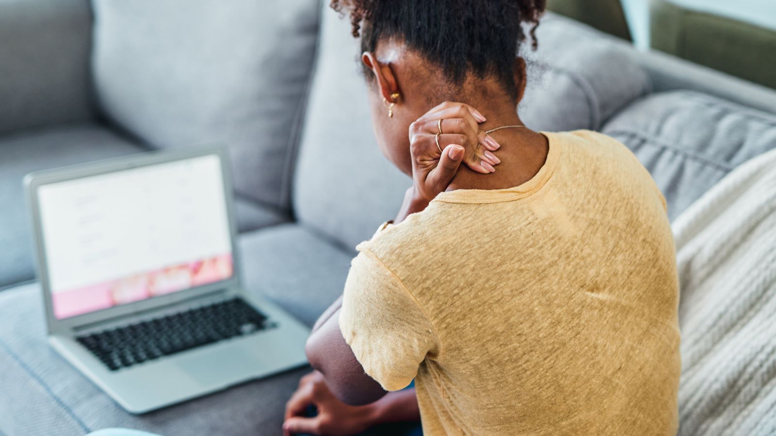 6 Bad Posture Habits That Are Hurting Your Spine