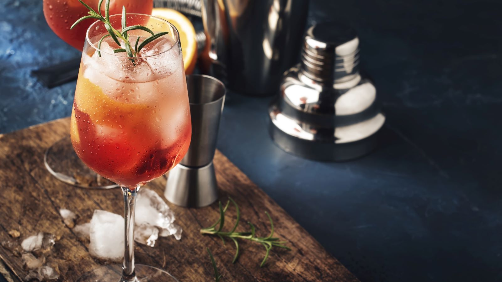 Iced Pear and Thyme Spritz