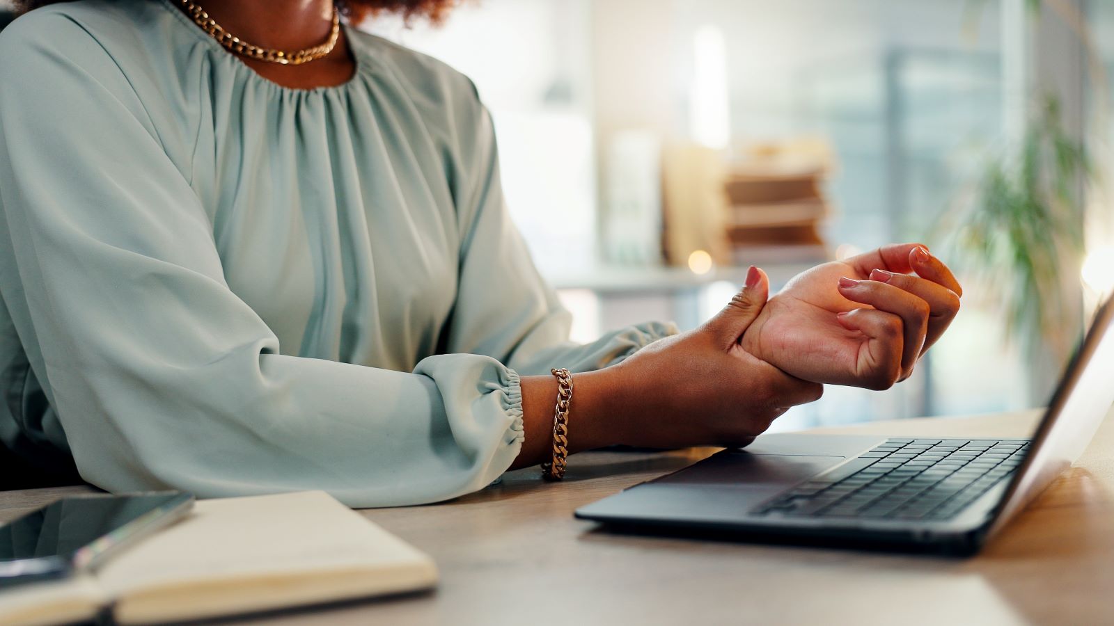 4 Early Signs of Carpal Tunnel You Shouldn’t Ignore