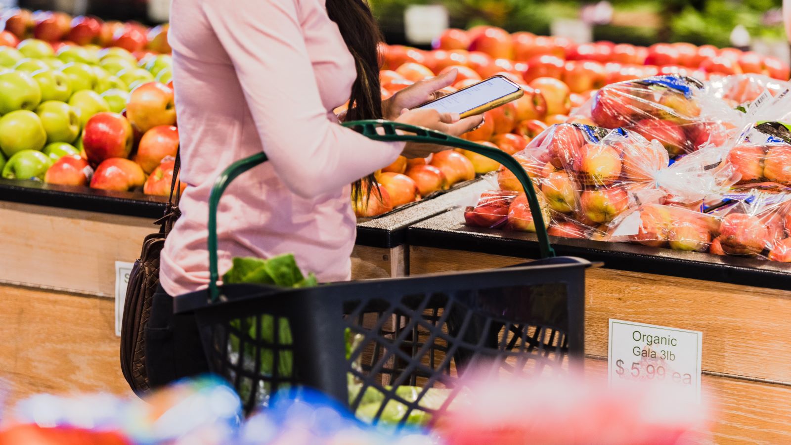 The 9 Foods Nutritionists Always Have in Their Grocery Carts